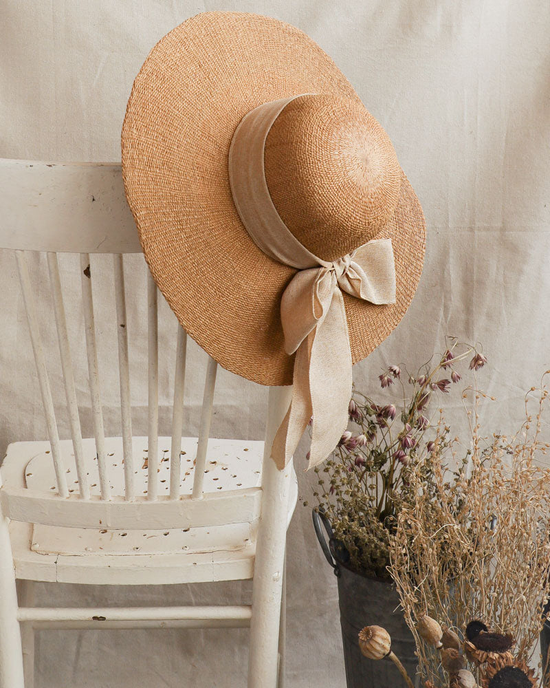 Elevenses in Bibury Hat
