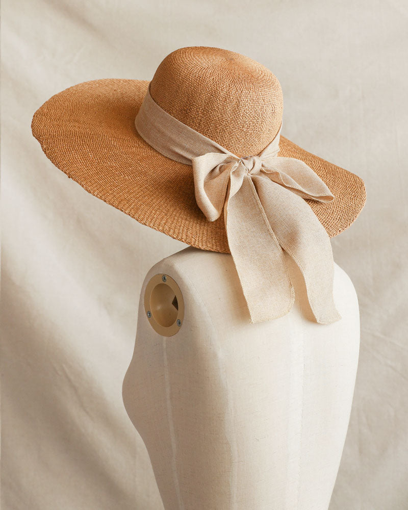 Elevenses in Bibury Hat