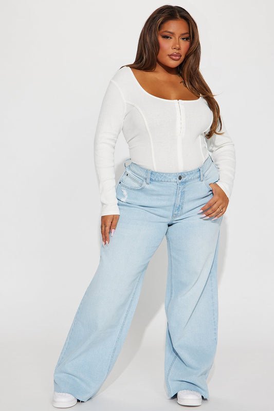 Like It Like That Low Stretch Wide Leg Jeans - Light Wash